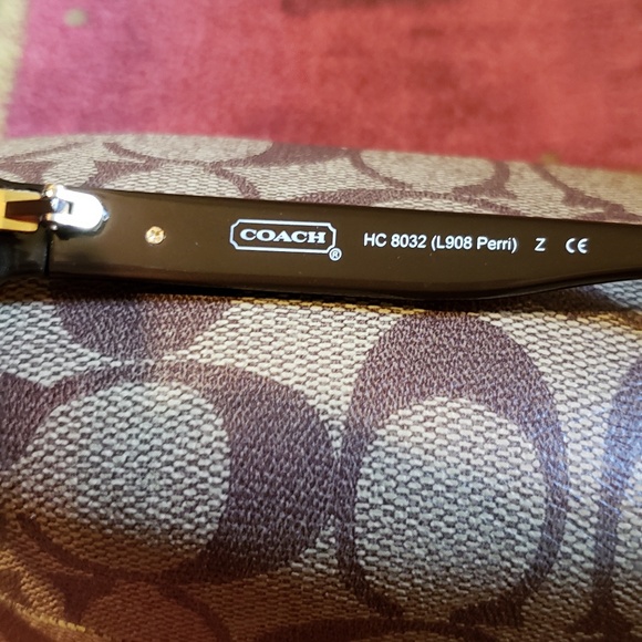 2 pairs of  Authentic Coach sunglasses - Picture 4 of 8